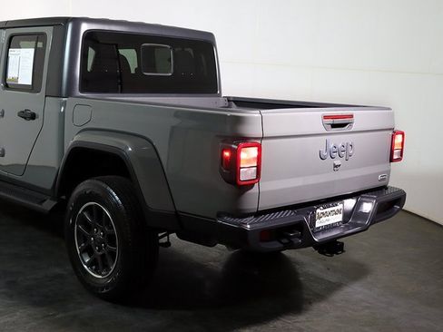 Used 2021 Jeep Gladiator Overland image 12