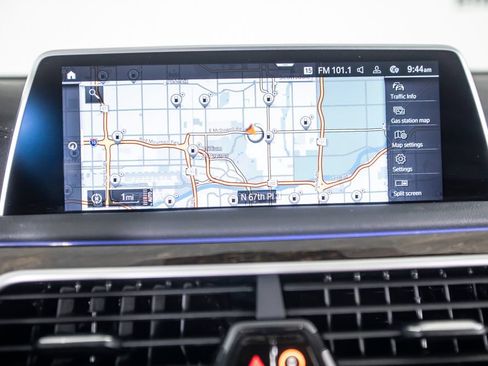 Used 2022 BMW 750i xDrive AWD/4WD image 29