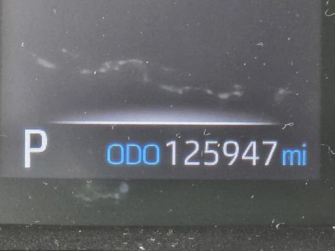 Used 2020 Toyota RAV4 LE FWD image 31