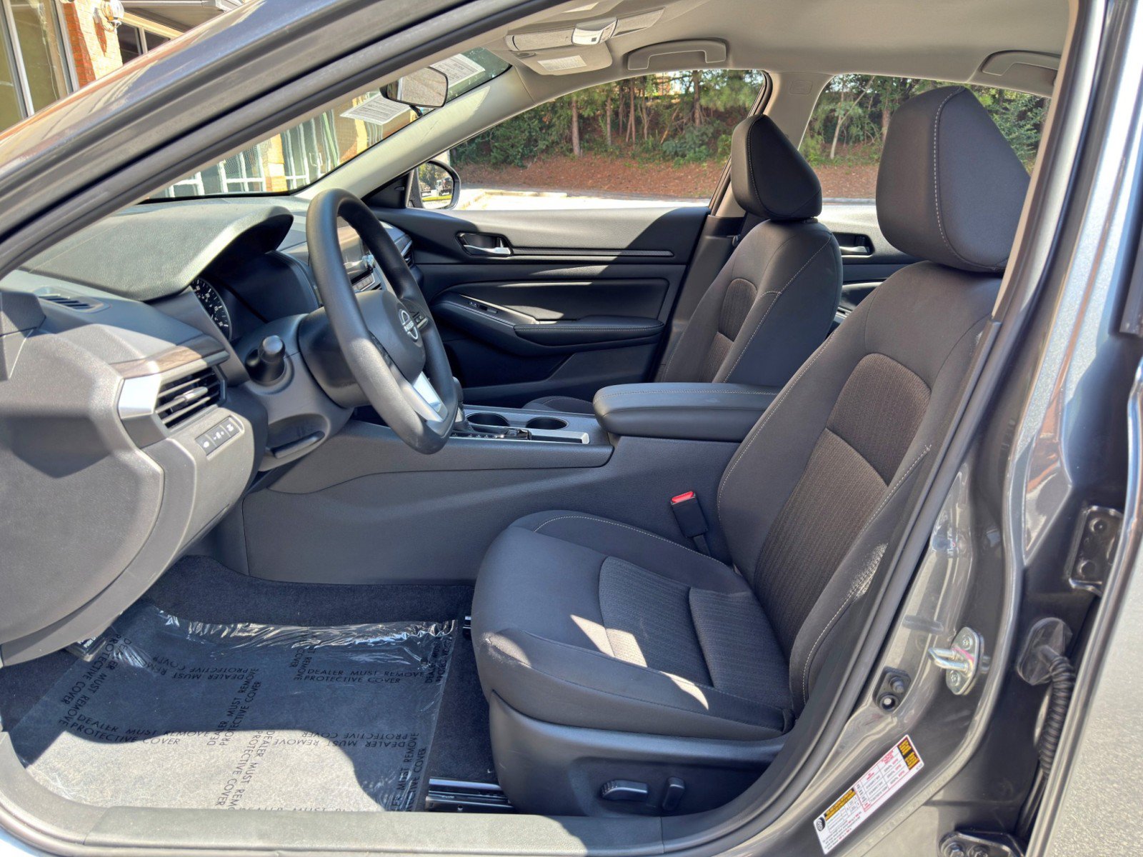 Used 2025 Nissan Altima 2.5 SV FWD image 15