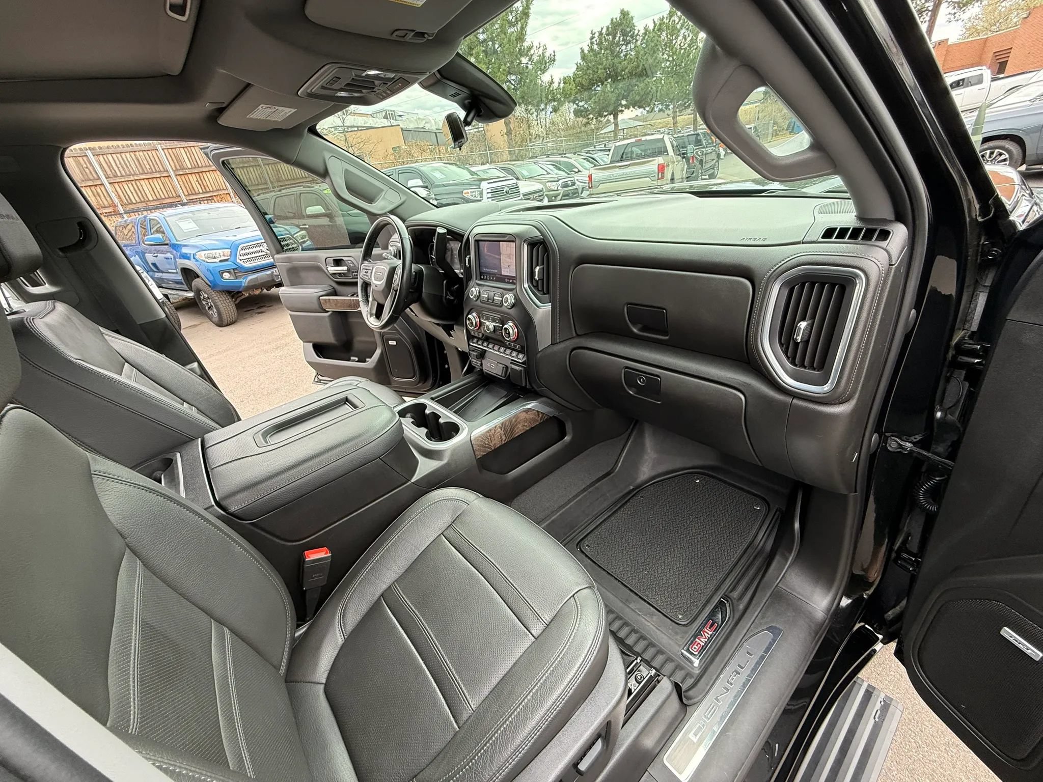 Used 2022 GMC Sierra 2500 Denali w/ Denali Black Diamond Edition AWD/4WD image 41
