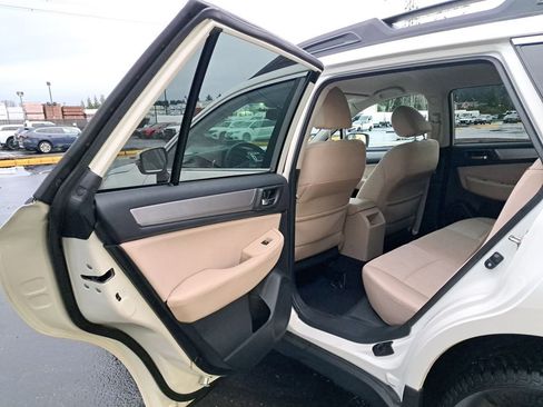 Used 2015 Subaru Outback 2.5i Premium image 12