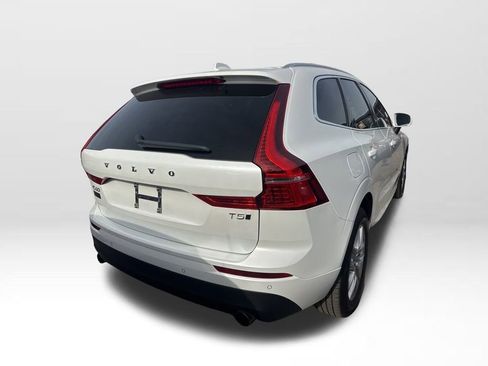 Used 2021 Volvo XC60 T5 Momentum image 4