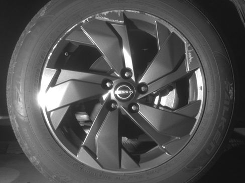 Used 2025 Nissan Rogue SV FWD image 13