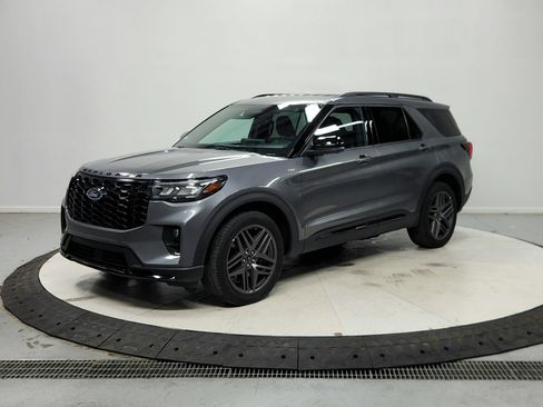 Used 2025 Ford Explorer ST-Line w/ ST-Line Street Pack AWD/4WD image 4