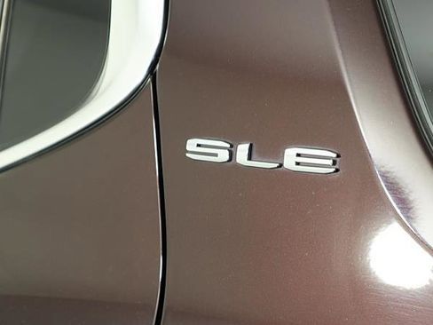 Used 2020 GMC Acadia SLE image 11