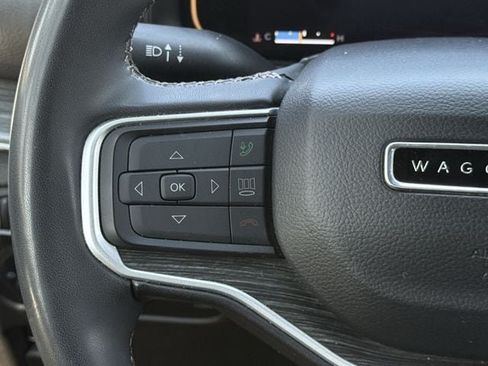 Used 2024 Jeep Wagoneer L Series II RWD image 14