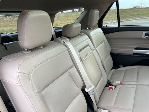 Certified 2021 Ford Explorer Limited w/ Equipment Group 301A image 33