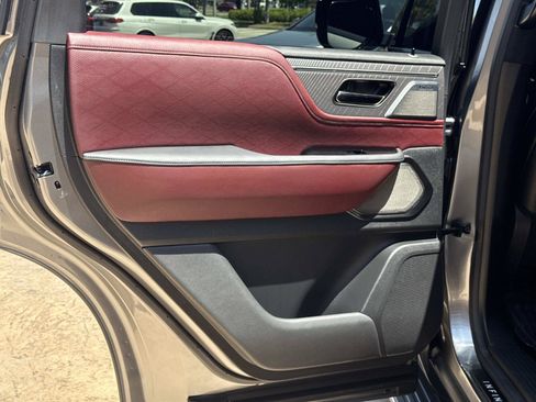 Used 2025 INFINITI QX80 Autograph AWD/4WD image 17