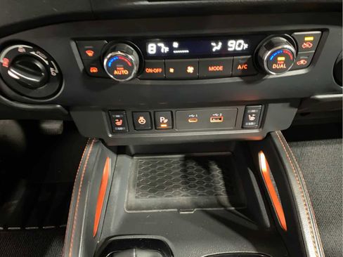 Used 2022 Nissan Frontier PRO-4X image 19