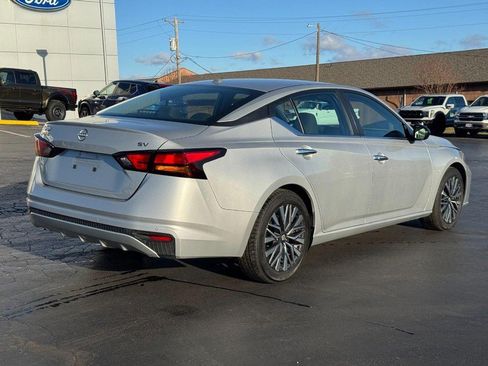 Used 2024 Nissan Altima 2.5 SV image 3