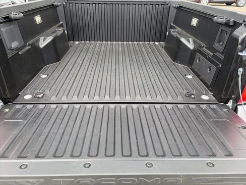 Used 2025 Toyota Tacoma Limited AWD/4WD image 21