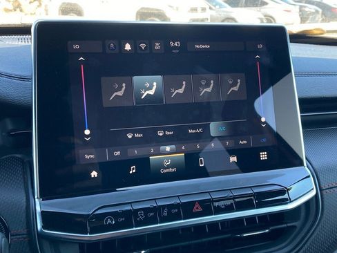 Used 2025 Jeep Compass Trailhawk image 21