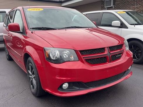 Used 2016 Dodge Grand Caravan R/T w/ Driver Convenience Group FWD image 2