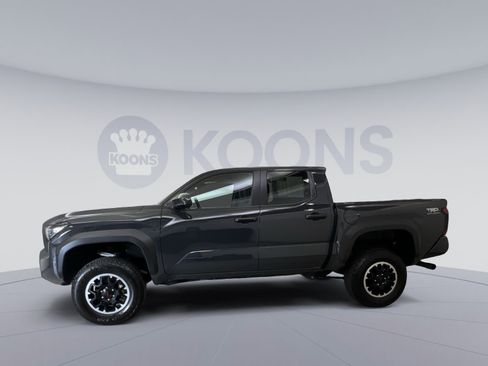 Used 2025 Toyota Tacoma TRD Off-Road AWD/4WD image 5