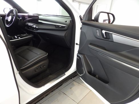 Used 2025 Buick Enclave Preferred image 19