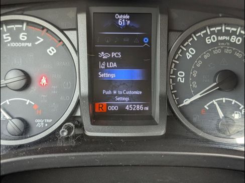 Used 2019 Toyota Tacoma TRD Off-Road AWD/4WD image 10