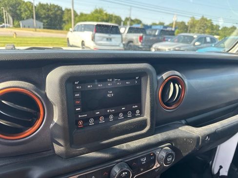 Used 2021 Jeep Gladiator Mojave w/ Cold Weather Group AWD/4WD image 15