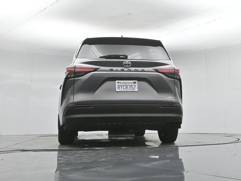 Used 2021 Toyota Sienna XLE FWD image 54