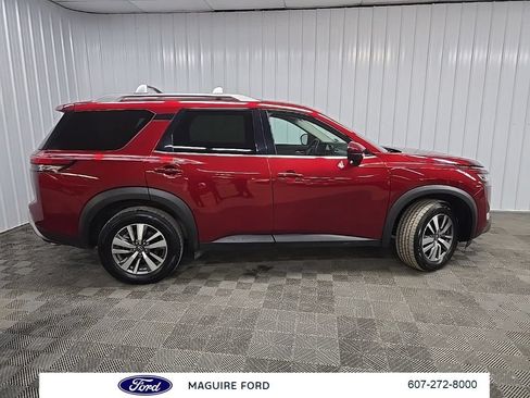 Used 2023 Nissan Pathfinder SL w/ Lighting Package (N92) AWD/4WD image 2