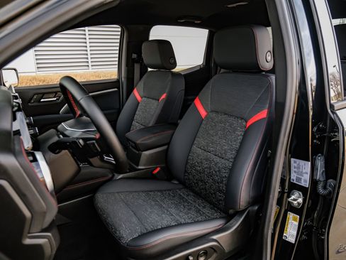 Used 2024 Chevrolet Colorado Z71 w/ Z71 Convenience Package 2 image 36