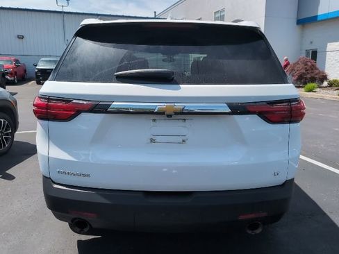 Used 2023 Chevrolet Traverse LT FWD image 2