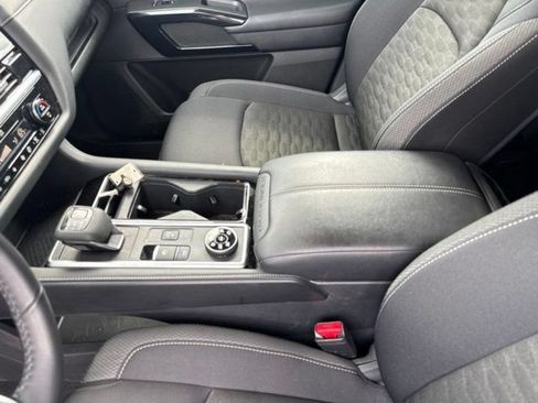 Used 2025 Nissan Pathfinder SV AWD/4WD image 21