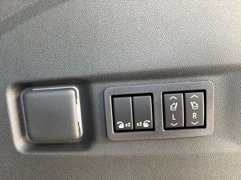 New 2026 GMC Yukon XL Denali w/ Denali Reserve Package image 37