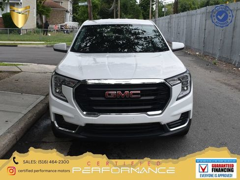 Used 2024 GMC Terrain SLE AWD/4WD image 1