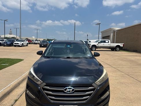 Used 2016 Hyundai Tucson SE w/ Option Group 02 FWD image 2