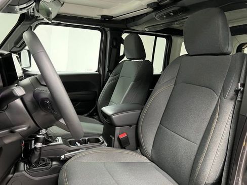 Used 2025 Jeep Wrangler Unlimited Sport AWD/4WD image 19