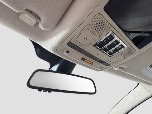 Used 2017 Jaguar XJ L Portfolio RWD image 20