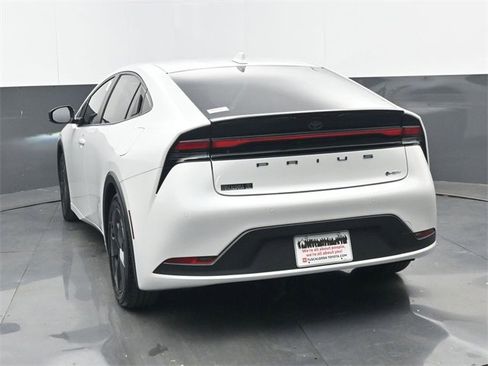 Used 2025 Toyota Prius LE image 17