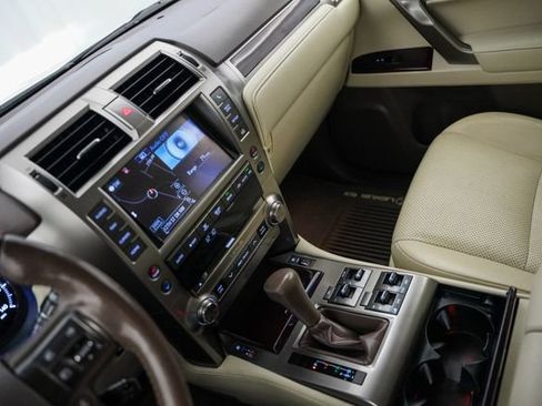 Used 2017 Lexus GX 460 Luxury w/ Preferred Accessory Package AWD/4WD image 54
