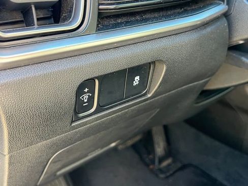 Certified 2024 Kia Sorento S image 11