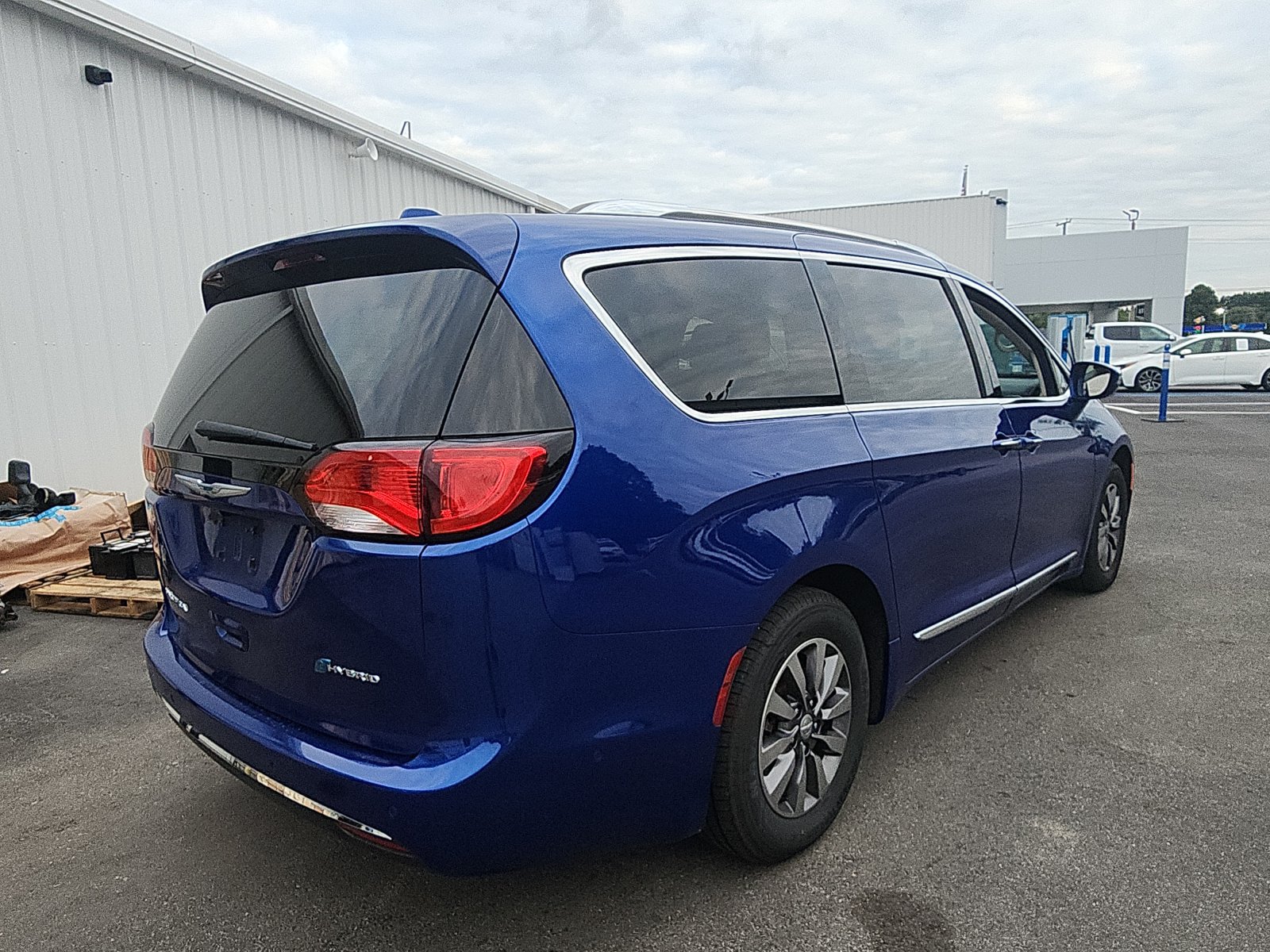 Used 2019 Chrysler Pacifica Limited w/ Advanced Safetytec Group FWD image 5
