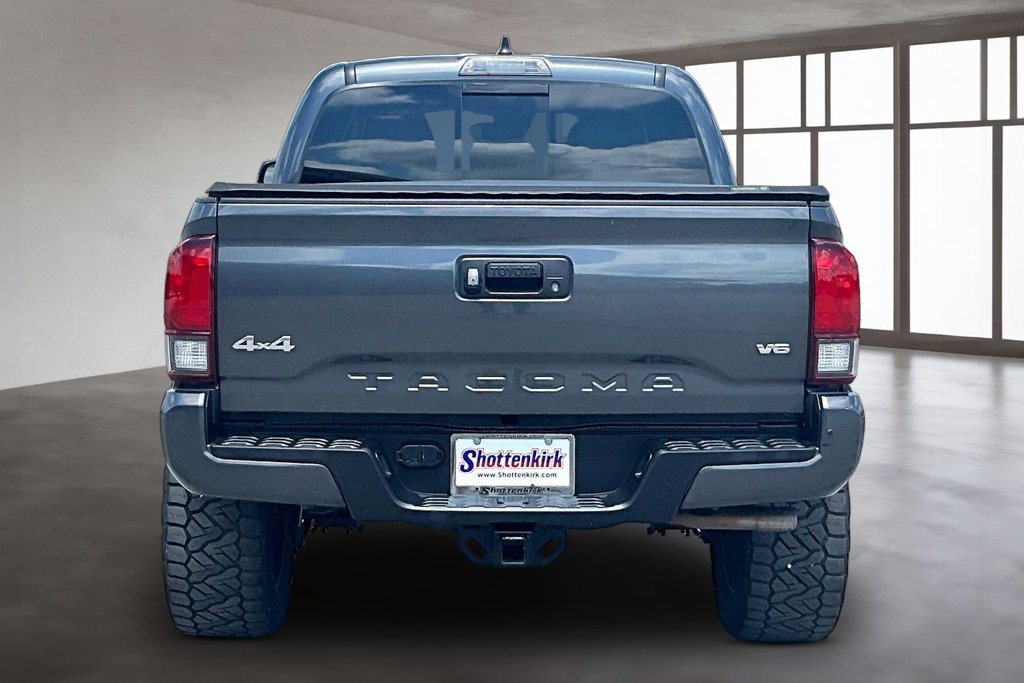 Used 2022 Toyota Tacoma SR5 w/ Technology Package AWD/4WD image 5