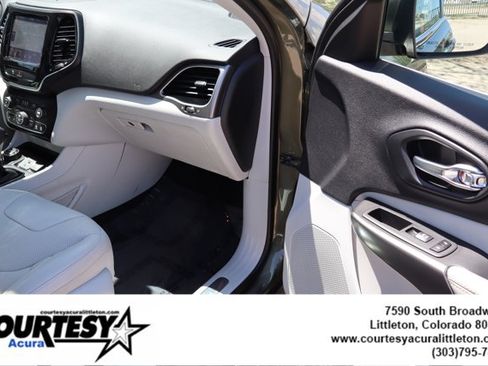 Used 2019 Jeep Cherokee Limited w/ Luxury Group AWD/4WD image 34