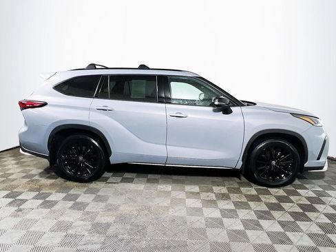 Certified 2025 Toyota Highlander XSE image 9
