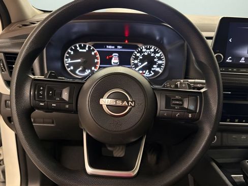 Used 2023 Nissan Rogue SV FWD image 12