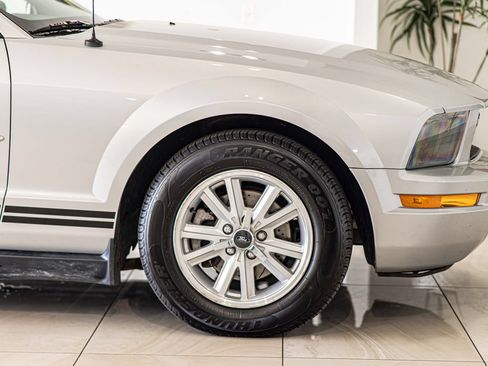 Used 2006 Ford Mustang Convertible RWD image 10