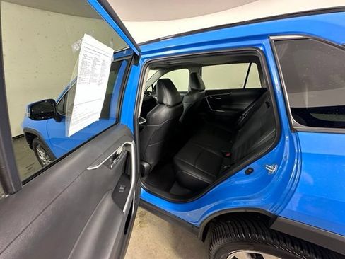 Used 2021 Toyota RAV4 XLE Premium w/ Carpet Mat Package (TMS) FWD image 15