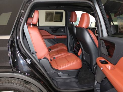 Used 2025 Lincoln Aviator Reserve image 34