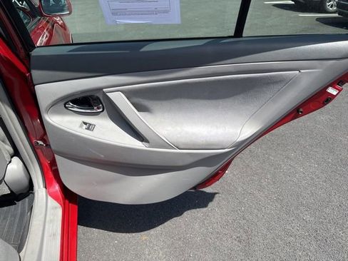 Used 2011 Toyota Camry LE FWD image 13