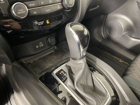 Used 2018 Nissan Rogue SV w/ Premium Package AWD/4WD image 9