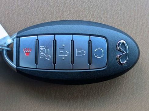 Used 2024 INFINITI QX80 Sensory w/ Cargo Package AWD/4WD image 35