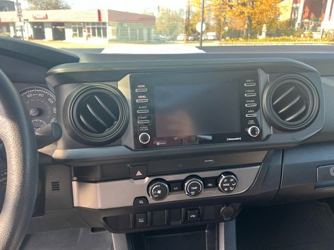 Used 2023 Toyota Tacoma 2WD Double Cab image 9