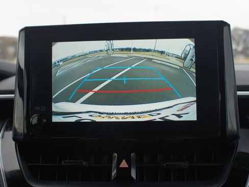 Used 2023 Toyota Corolla LE image 5