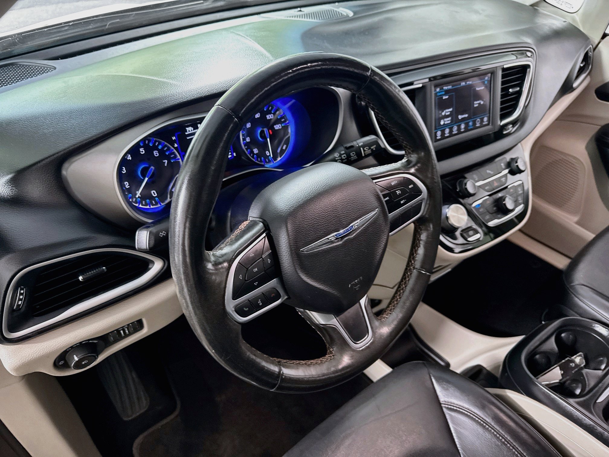 Used 2020 Chrysler Pacifica Touring-L FWD image 22