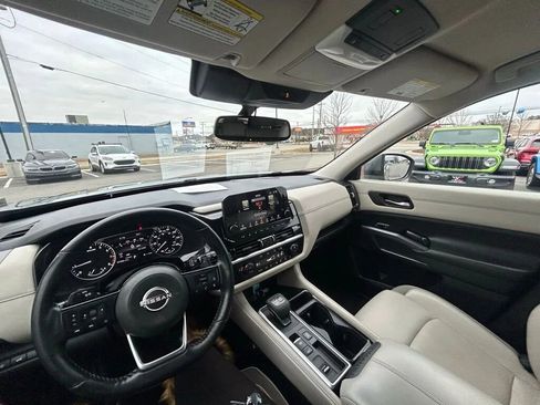 Used 2022 Nissan Pathfinder SL FWD image 37